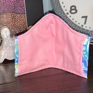 Lilly Pulitzer Accessories - Multi Dream Team Lilly print Face Mask Lilly Pulitzer Accessories - Multi Dream Team Lilly print Face Mask